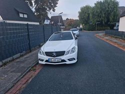 Weiß Gebraucht 2010 Mercedes E250 Coupé | 10.100 €