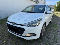 Weiß Gebraucht 2017 Hyundai i20 Active Limousine | 3.900 € (Fairer Preis)