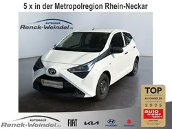 Weiss Gebraucht 2019 Toyota Aygo Kleinwagen | 9.989 € (Fairer Preis)