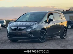 Grau Gebraucht 2015 Opel Zafira Tourer Edition Van / Kleinbus | 8.999 € (Fairer Preis)