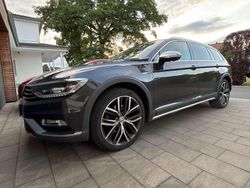 Grau Gebraucht 2018 VW Passat Alltrack Kombi | 27.400 € (Fairer Preis)