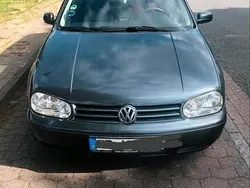 Grau Gebraucht 2001 VW Golf IV Kleinwagen | 1.500 € (Fairer Preis)