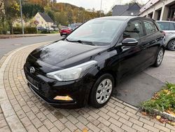 Schwarz Gebraucht 2016 Hyundai i20 Limousine | 6.999 € (Guter Preis)