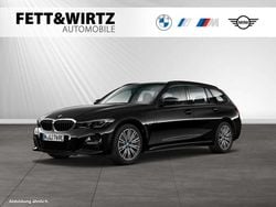 Black sapphire metallic Gebraucht 2022 BMW 330e M Sport Kombi | 34.775 € (Guter Preis)