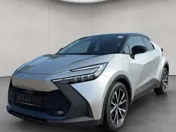 Shimmering silver metallic / dach schwarz Gebraucht 2023 Toyota C-HR Team SUV | 31.990 € (Guter Preis)