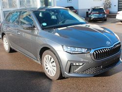 Grau Gebraucht 2025 Skoda Scala Essence Kleinwagen | 20.490 € (Superpreis)