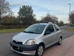 Silber Gebraucht 2002 Toyota Yaris Kleinwagen | 2.450 € (Teuer)