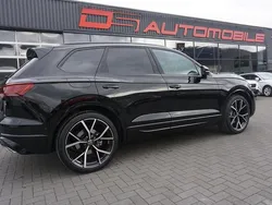 Grenadillschwarz Gebraucht 2025 VW Touareg R-line SUV | 84.990 €