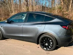 Grau Gebraucht 2023 Tesla Model Y Standard Range SUV | 38.299 €