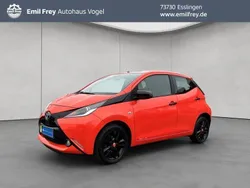 Orange Gebraucht 2015 Toyota Aygo X-play Kleinwagen | 7.660 € (Fairer Preis)