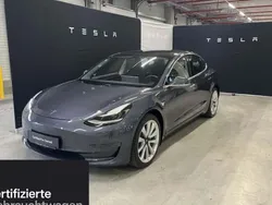 Silber Gebraucht 2020 Tesla Model 3 Long Range RWD Limousine | 28.600 € (Teuer)