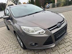 Brisbane braun (met.) Gebraucht 2013 Ford Focus Champions Edition Kombi | 5.790 € (Etwas zu teuer)