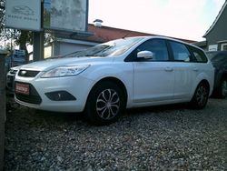 Weiß Gebraucht 2009 Ford Focus Limousine | 1.999 € (Fairer Preis)