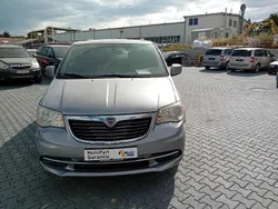 Silber Gebraucht 2014 Lancia Voyager S Van / Kleinbus | 9.980 € (Fairer Preis)