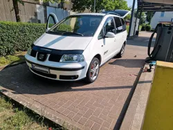 Weiß Gebraucht 2009 Seat Alhambra Van / Kleinbus | 6.500 €