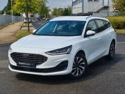 Weiß Gebraucht 2023 Ford Focus Titanium Limousine | 19.999 € (Guter Preis)