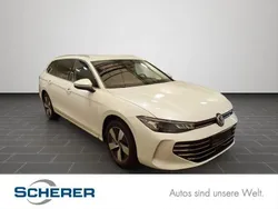Oryxweiß perlmutteffekt (metallic) Gebraucht 2024 VW Passat Business Kombi | 31.450 € (Guter Preis)