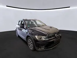 Deep black perleffek (metallic) Gebraucht 2020 VW Tiguan Comfortline SUV | 22.799 € (Superpreis)