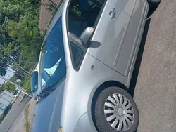 Grau Gebraucht 2005 Ford C-MAX Van / Kleinbus | 900 €