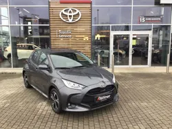 Grau Neu 2025 Toyota Yaris Hybrid Limousine | 28.890 € (Etwas zu teuer)