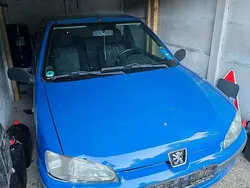 Blau Gebraucht 2002 Peugeot 106 Kleinwagen | 1.200 €