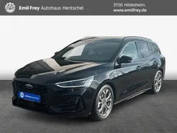 Agate black metallic Gebraucht 2023 Ford Focus ST-Line Kombi | 24.500 € (Guter Preis)