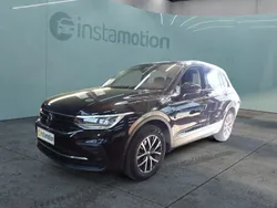 Schwarz Gebraucht 2023 VW Tiguan Life SUV | 31.683 € (Fairer Preis)