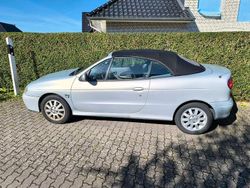 Silber Gebraucht 2000 Renault Mégane Cabriolet Dynamique Cabrio | 1.950 € (Fairer Preis)