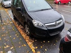 Schwarz Gebraucht 2013 Opel Zafira Van / Kleinbus | 4.000 € (Guter Preis)