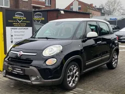 Schwarz mit weißem dach Gebraucht 2017 Fiat 500L Trekking Van / Kleinbus | 9.490 € (Fairer Preis)