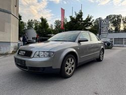 Grau Gebraucht 2002 Audi A4 Limousine | 1.990 € (Superpreis)