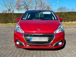 Rot Gebraucht 2017 Peugeot 208 Kleinwagen | 8.500 € (Fairer Preis)