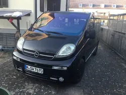Schwarz Gebraucht 2003 Opel Vivaro Van | 6.500 €