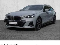 Grau Gebraucht 2024 BMW 520 Comfort Edition Kombi | 54.890 € (Guter Preis)