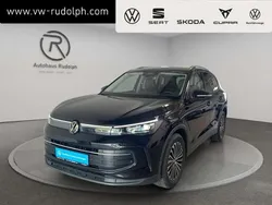 Deep black perleffekt Gebraucht 2024 VW Tiguan Life SUV | 31.879 € (Fairer Preis)