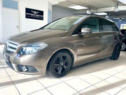 Grau Gebraucht 2013 Mercedes B200 Sport Van / Kleinbus | 11.590 € (Fairer Preis)