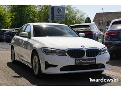 Weiss Gebraucht 2019 BMW 320 Advantage Limousine | 22.500 € (Fairer Preis)
