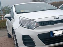 Weiß Gebraucht 2015 Kia Rio Kombi | 5.500 € (Guter Preis)