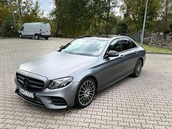 Grau Gebraucht 2016 Mercedes E220 AMG Limousine | 22.700 €