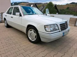 Weiß Gebraucht 1994 Mercedes E200 Limousine | 5.990 €