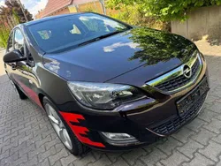 Braun Gebraucht 2012 Opel Astra Edition Kleinwagen | 7.590 € (Etwas zu teuer)