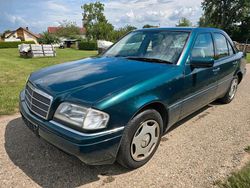 Blau Gebraucht 1995 Mercedes C220 Elegance Limousine | 1.850 €