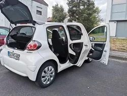Weiß Gebraucht 2012 Toyota Aygo Kleinwagen | 3.999 € (Guter Preis)