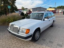 Weiß Gebraucht 1990 Mercedes E230 Kombi | 19.999 €