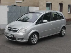 Silber Gebraucht 2006 Opel Meriva Cosmo Van / Kleinbus | 2.790 € (Etwas zu teuer)