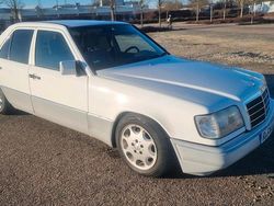 Weiß Gebraucht 1994 Mercedes E200 Limousine | 5.500 €