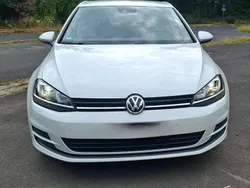 Weiß Gebraucht 2015 VW Golf VII Limousine | 11.250 € (Guter Preis)