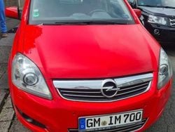 Rot Gebraucht 2012 Opel Zafira Family Van / Kleinbus | 3.200 € (Guter Preis)