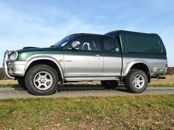 Grün Gebraucht 2002 Mitsubishi L200 Abholung | 6.500 €