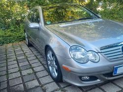 Braun Gebraucht 2004 Mercedes C200 Coupé | 3.900 € (Etwas zu teuer)